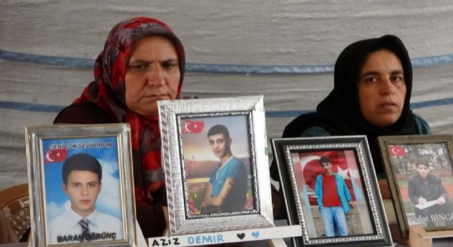 'Çocuklarımız ölmeden bize versinler'