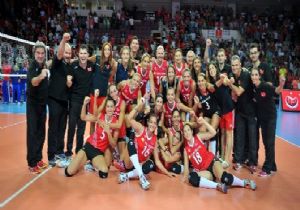 VOLEYBOLDA BAYAN MİLLİ TAKIMI RUSYA'YI YENDİ