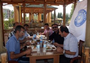 TÜRK EĞİTİM SEN'DEN YEMEK 