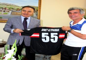 VALİ ALTIPARMAK'A SAMSUNSPOR FORMASI