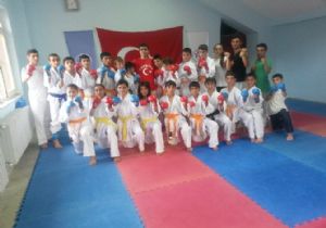 PASİNLERLİ KARATECİLER TURNUVA' DA 