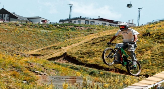 210 sporcu Palandöken'de yarışta