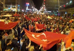 Erzurum'da dadaşlar milli iradeye sahip çıktı