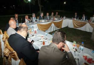 ATATÜRK ÜNİVERSİTESİ'NDEN ERZURUM PROTOKOLÜNE İFTAR YEMEĞİ