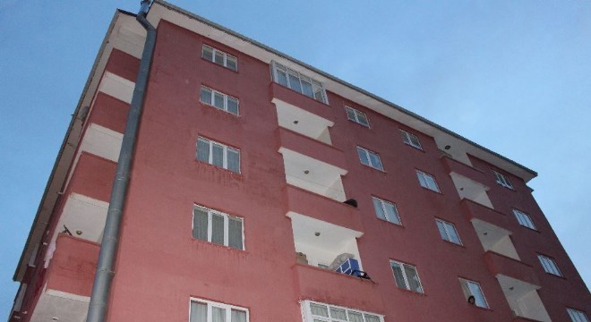 4'üncü kattan düşen çocuk ağır yaralandı