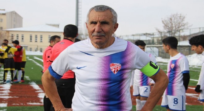 71 yaşındaki futbolcu Erzurum'a transfer oldu