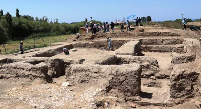 ATAUNİ'den Ayanıs Kalesi kazısı