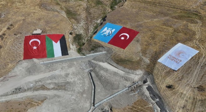 Alparslan Otağında Türk ve Filistin bayrakları açıldı