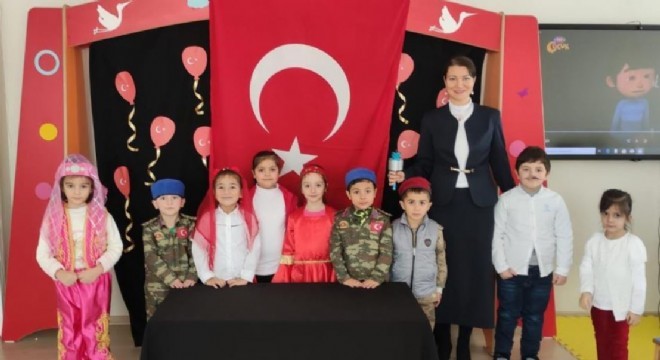 Anaokulu öğrencilerinden Milli Şair Akif'e vefa