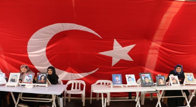 Annelerin evlat nöbeti bin 330'uncu gününde