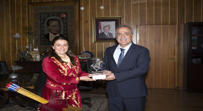 Atlı Okçuluk Kulübü Rektör Çomaklı'yı Ziyaret Etti