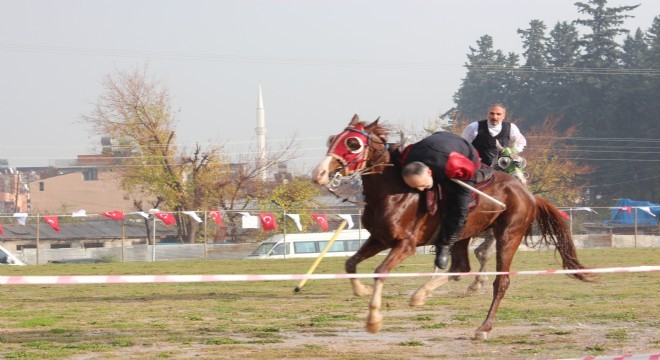Atlı cirit gösterisi büyük ilgi gördü