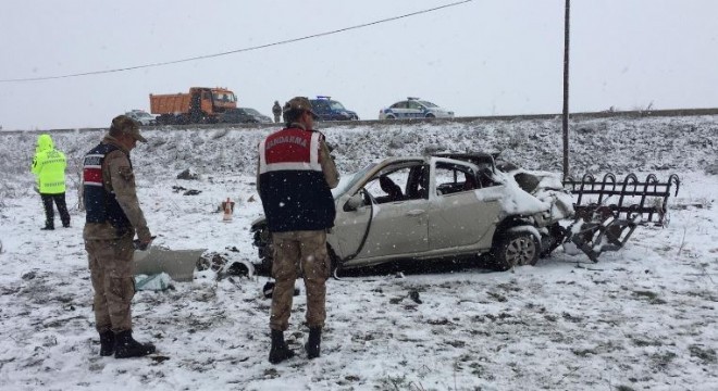 Aşkale Çayköy'de trafik kazası: 1 ölü, 2 yaralı