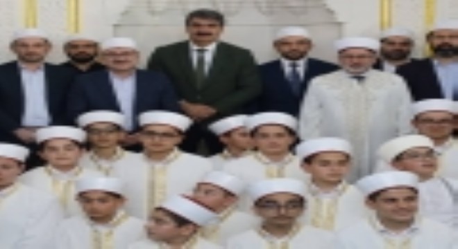 Aşkale'de 25 genç hafız icazetini aldı