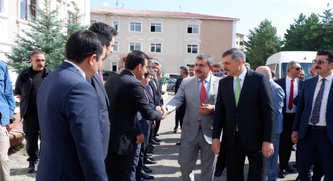 Bakan Tekin Erzurum'da