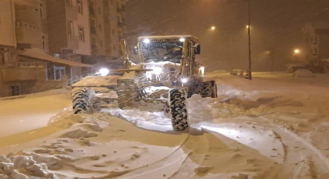 Bayburt'ta kar kalınlığı 80 santimetreyi buldu