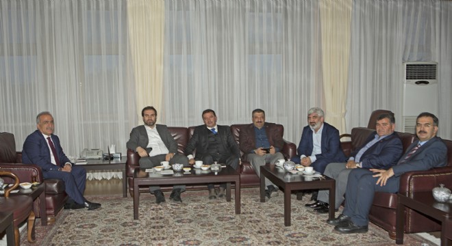 Başbakan Başdanışmanı Mustafa Şen ile GENAR Araştırma Şirketi Başkanı İhsan Aktaş, Rektör Çomaklı'yı Ziyaret Etti