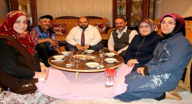 Başkan Orhan'dan çat kapı iftar