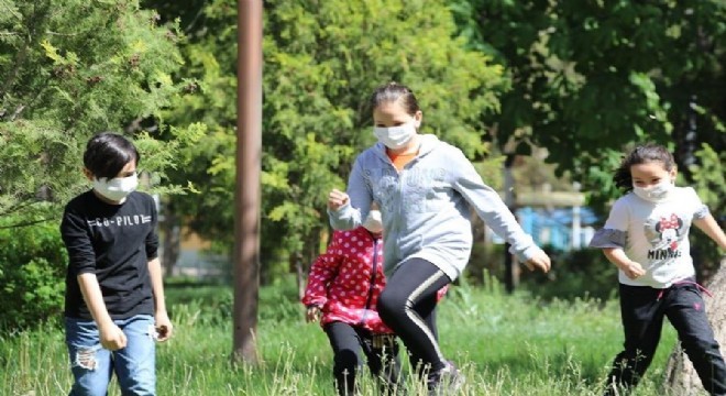 Doğu Anadolu'da parklar çocuk sesleriyle şenlendi