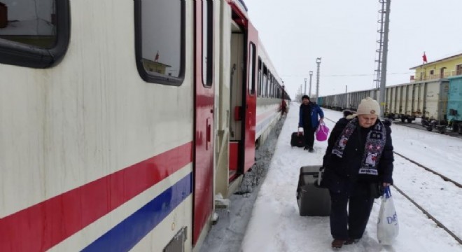 Doğu Ekspresi çığ düşmesi sonucu yolda kaldı