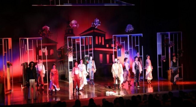 EDT Erzincan'da Eskicinin Tazesi'ni sahneledi