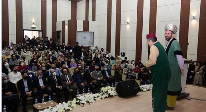 ETÜ'de yeni dönem tiyatro gösterisi ile açıldı