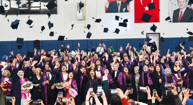 ETÜ'de mezuniyet coşkusu