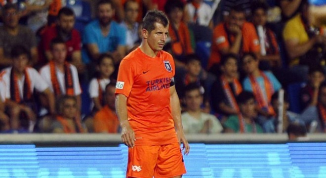 Emre Belözoğlu'na 3 maç ceza