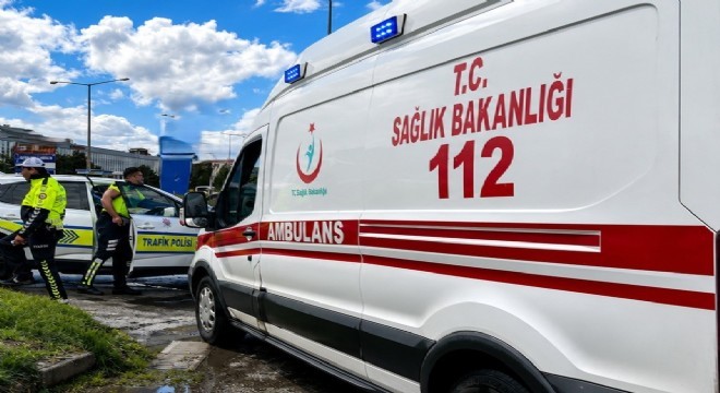Erzincan - Erzurum karayolunda minibüs devrildi, 15 yaralı