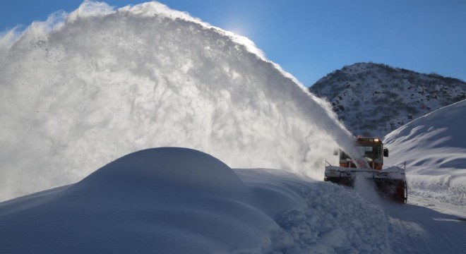 Erzincan'da 449 köy yolu ulaşıma kapandı