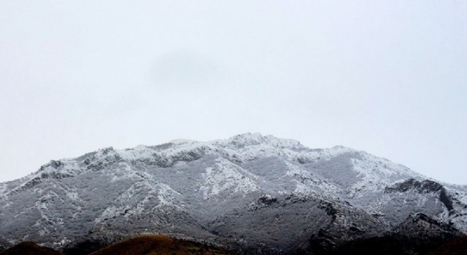 Erzincan'ın yüksek kesimlerine kar yağdı