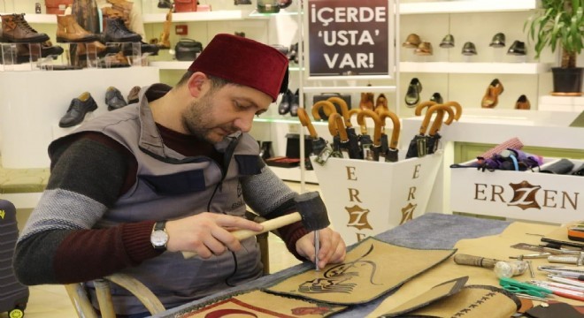 Erzurumlu deri ustaları hünerlerini sergiliyor
