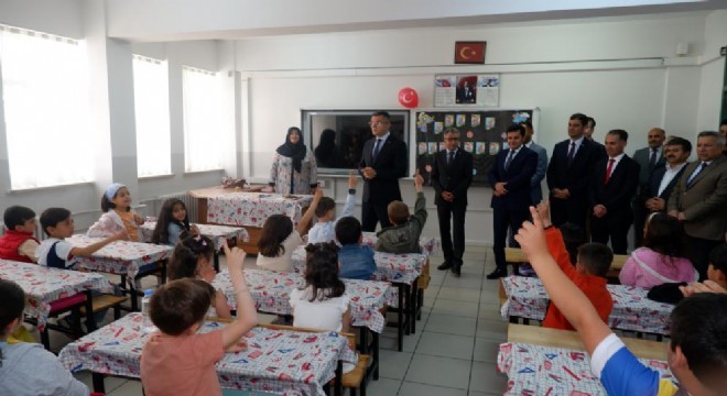 Erzurum'da 165 bin öğrenci karne heyecanı yaşadı