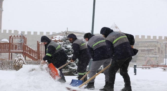Erzurum'da 995 mahalle yolu kapalı