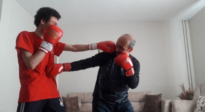 Erzurum'da evde spor zamanı