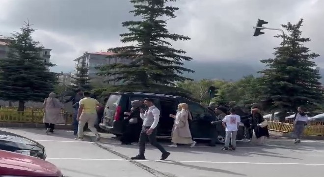 Erzurum'da yol verme kavgası