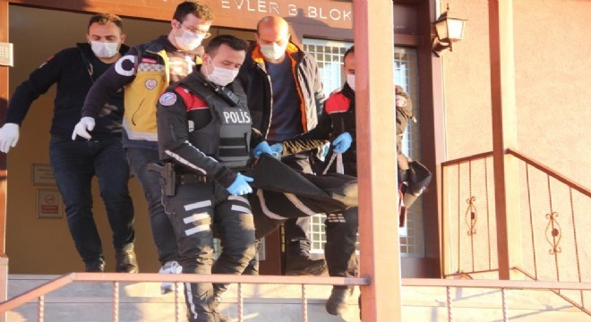 Eski eşi ve 2 kızını öldüren zanlının davası ertelendi