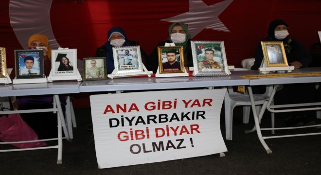 Evlat nöbetindeki ailelerden HDP'e tepki