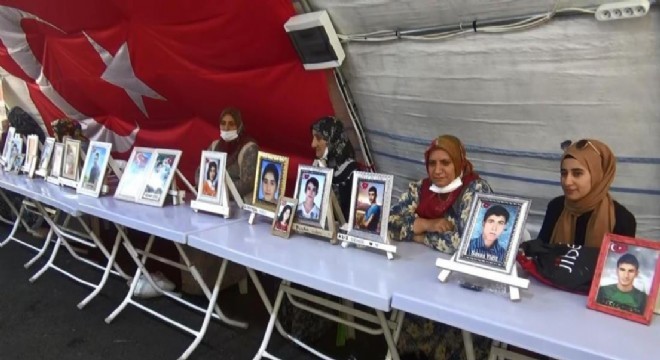 Evlat nöbetindeki ailelerden HDP'ye tepki