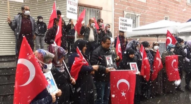 Evlat nöbetine 2 aile daha katıldı