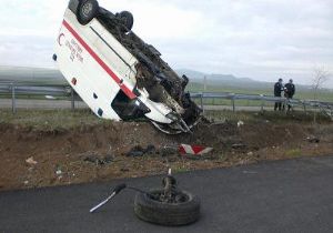 AMBULANS TAKLA ATTI: 3 YARALI