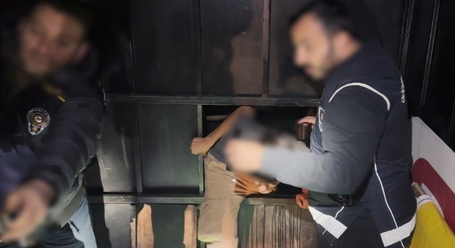 Göçmen kaçakçıları tutuklandı