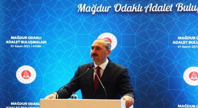 Gül: 'Eski Türkiye'de hukukun eline çekiç verdiler'