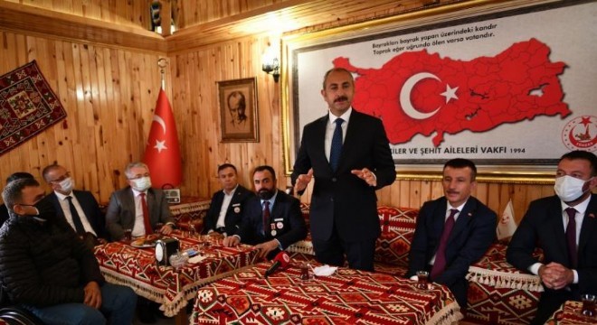 Gül: 'Türkiye'ye asla el uzatamayacaklar'