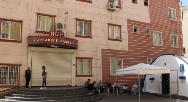 HDP'ye kepenk kapattırdılar