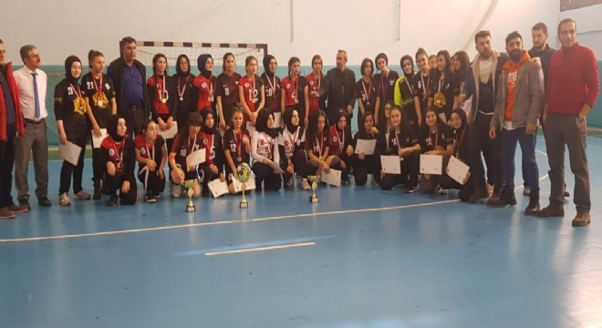 Hentbolun şampiyonları Oltu'dan