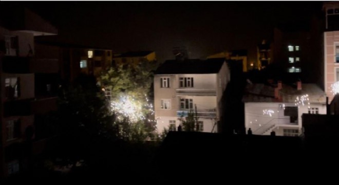 Horasan'da rüzgar elektrik tellerini kopardı