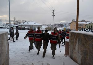 Kablo hırsızlarına suç üstü