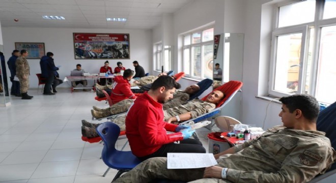 Jandarmadan Kızılay'a kan desteği