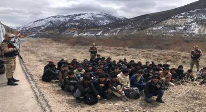 Jandarma'dan kaçak göçmen operasyonu